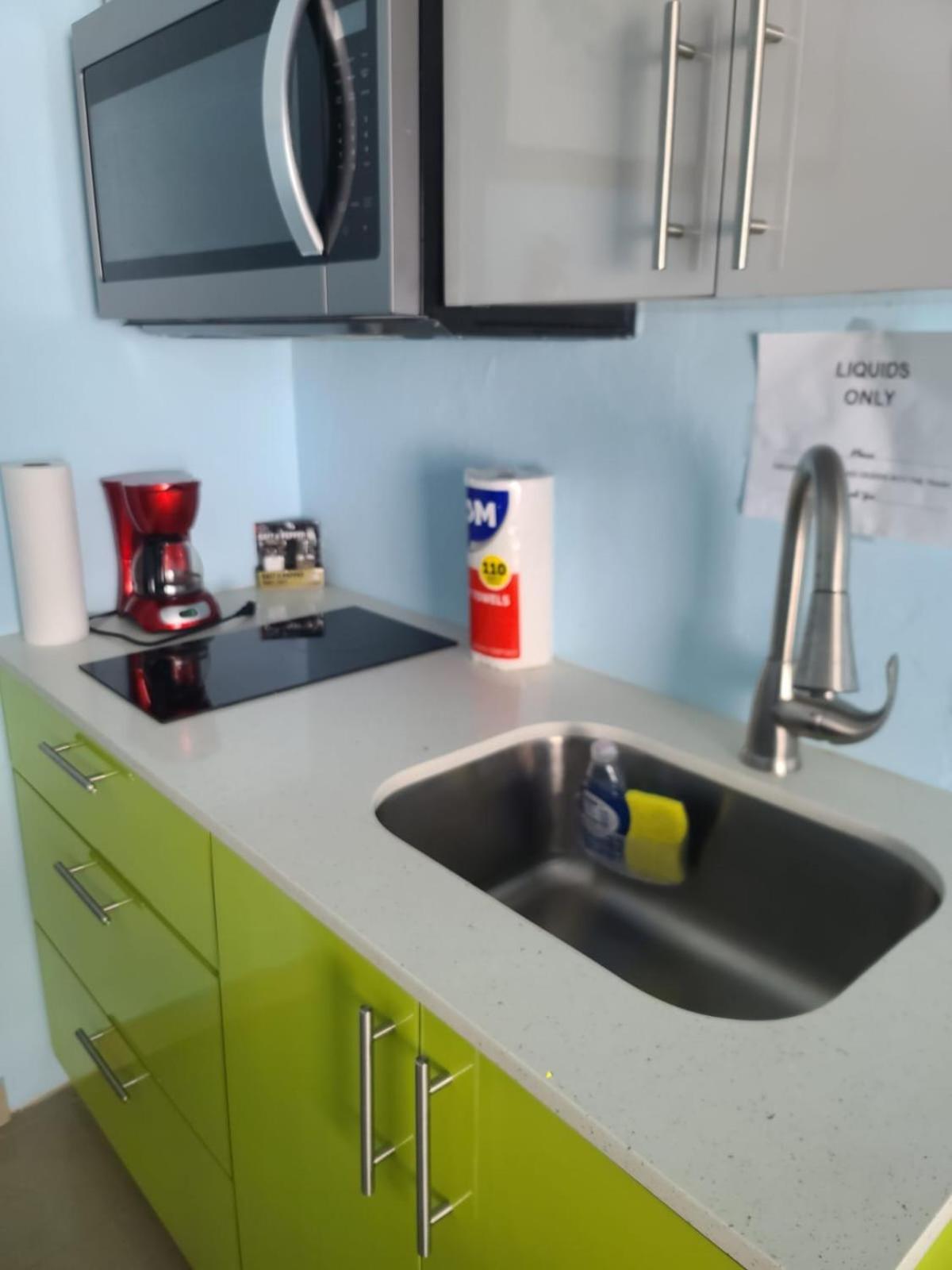 Apartment Private Near Beach-full Bath, Kitchenette, Sleeps 2, Unit 5 *