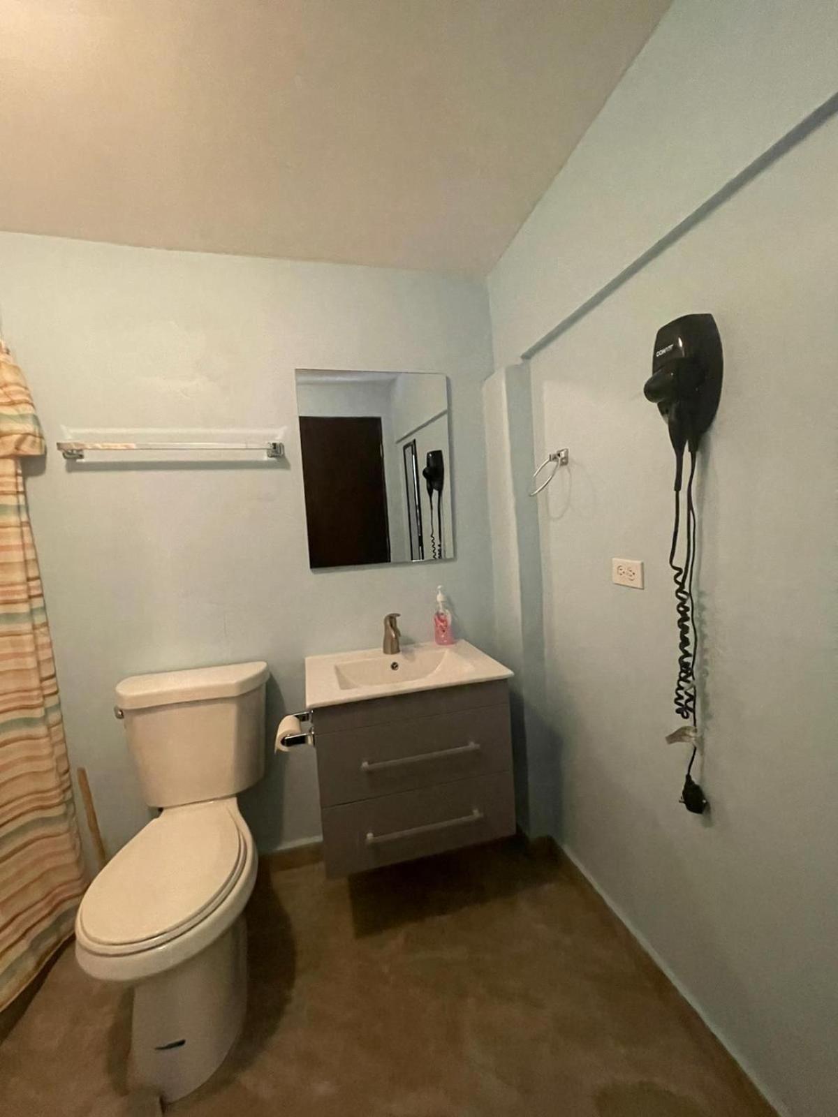 Apartment Private Near Beach-full Bath, Kitchenette, Sleeps 2, Unit 5 *